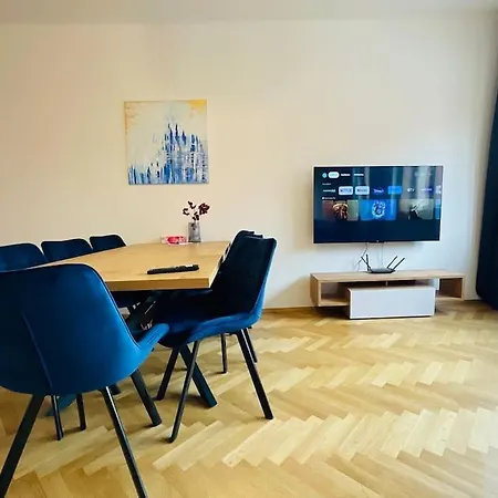 C.5 V Bankovnim Dome Apartment *