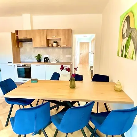 Apartment C.5 V Bankovnim Dome *